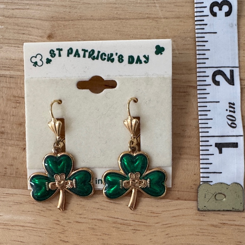 Vintage Irish ☘️ earrings new Green Shamrock Earrings